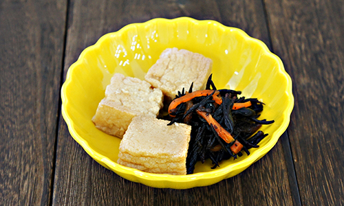 堂本便＜絹厚揚げ入りひじき煮＞
