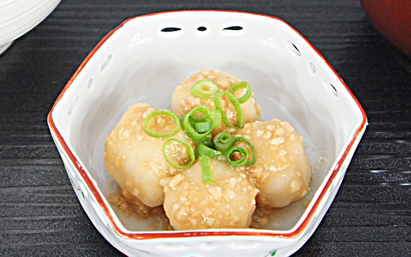 堂本便＜里いもの鶏そぼろあんかけ青ねぎトッピング＞